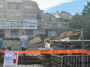 Санира се штета након урушавања потпорног зида у Војводе Влаховића, ВЈТ испитује да ли је инвеститор поштовао процедуре
