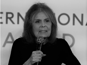 Преминула Глорија Стајнем, новинарка и пионирка феминизма