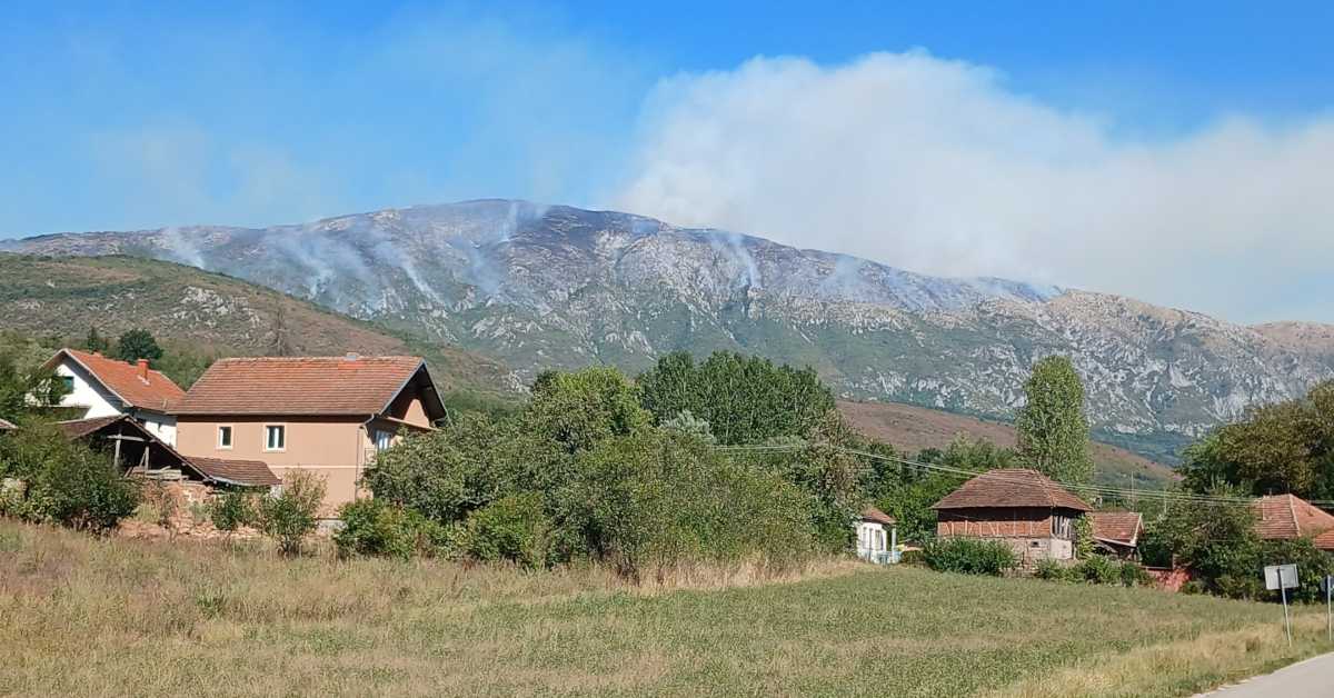 Борба са ватреном стихијом на Сувој планини – гори највиши врх, на терену више од 100 људи, пожар гаси и "иљушин"