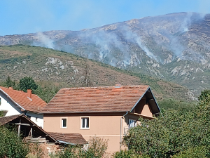 Борба са ватреном стихијом на Сувој планини – гори највиши врх, на терену више од 100 људи, пожар гаси и "иљушин"