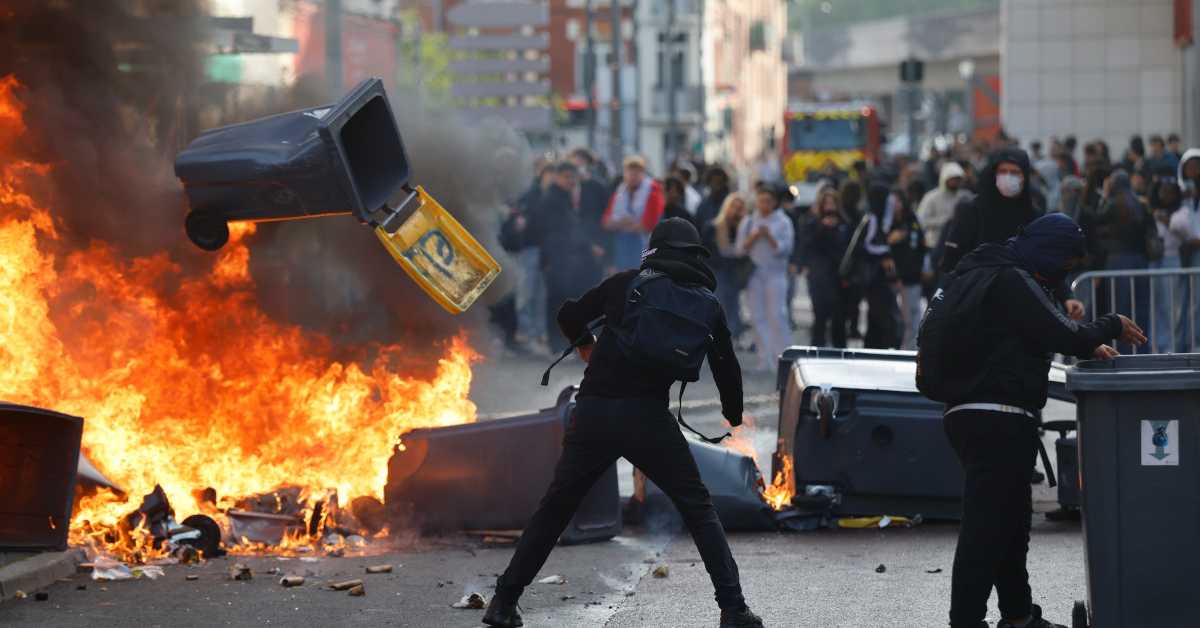Протести ученика у Француској – нереди на улицама, школе у пламену
