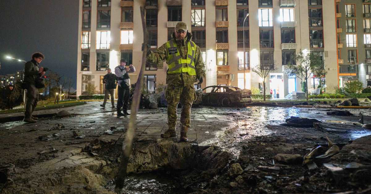 Зеленски: Руси гађали наше енергетске објекте; Кремљ:  Без напада само на дан избора у Украјини