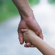Почела примена закона о родитељима-неговатељима – првог дана поднето 1.500 захтева