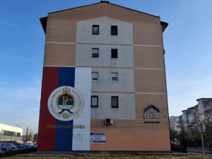 Увредљиве поруке исписане на српској тробојци у Источном Сарајеву