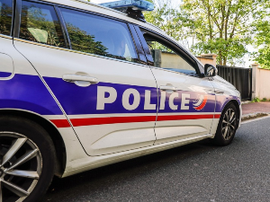 Рафална паљба из возила у близини Париза – једна особа убијена, четворо повређених
