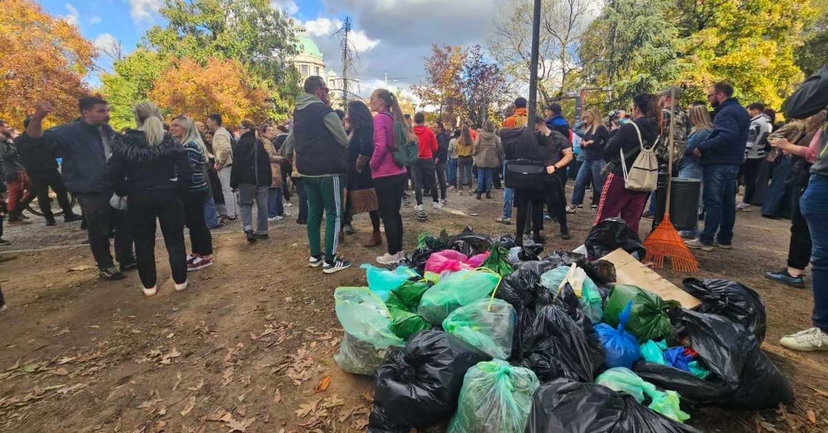 Акција "Заврни рукаве" у Пионирском парку