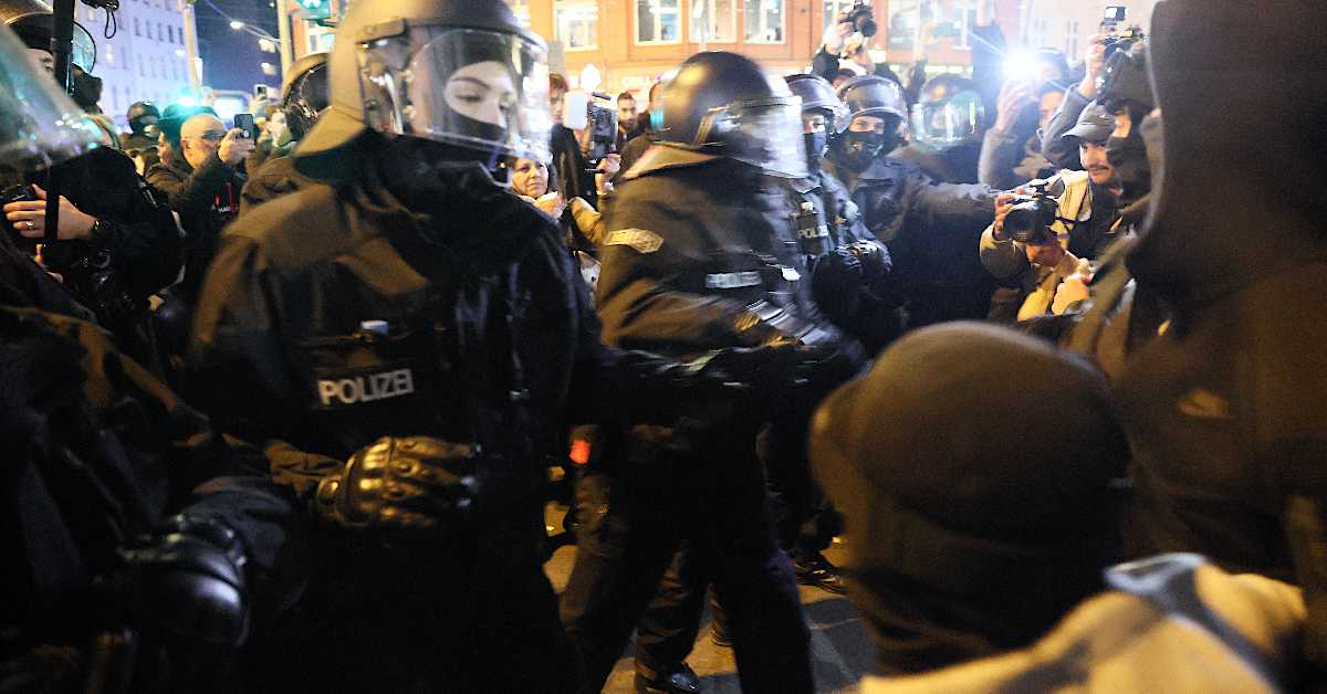 Талас протеста се шири Европом - нереди и сукоби на улицама Немачке, молотовљеви коктели и хапшења у Француској
