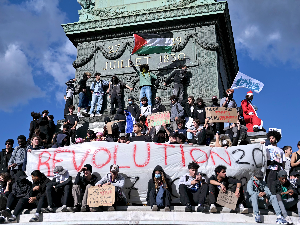"Четврти чин" протеста у Француској: Хиљаде младих на Тргу Бастиља, власти тврде да се ситуација смирује