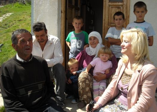 Danica Broketa sa porodicom Kurtagić, selo Čitluk