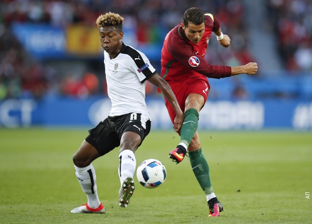 Алаба и Роналдо у дуелу