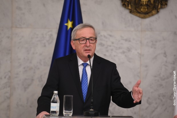 Žan Klod Junker na konferenciji za medije