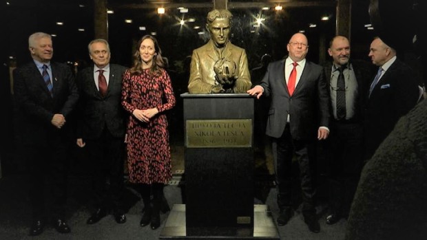 Момчило Бабић, амбасадор Србије у Словачкој, Александар Гајовић, државни секретар у Министарству културе, Драгана Милошевић, покрајински секретар за културу, Јарослав Резник, директор РТВ Словачке  и Стане Рибич