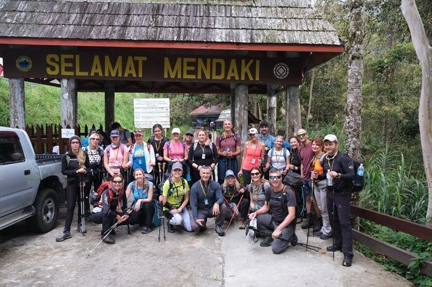 Srpski planinari na Kinabalu