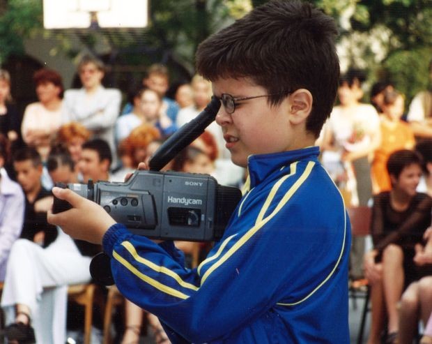 Слике из детињства - Борис са камером у основној школи у Суботици