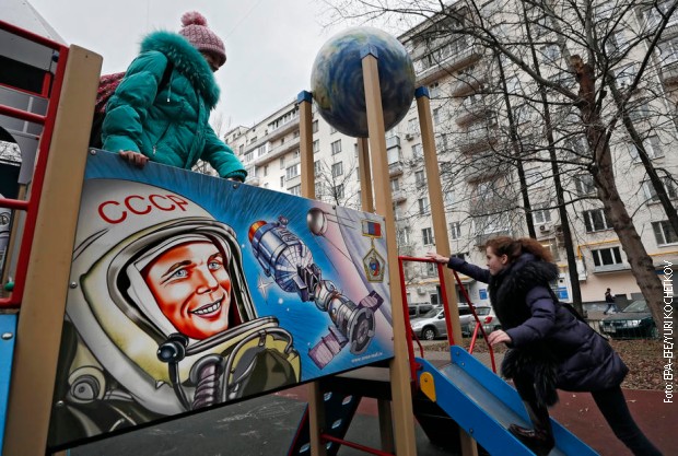 Mural Gagarina na dečjem igralištu u Moskvi