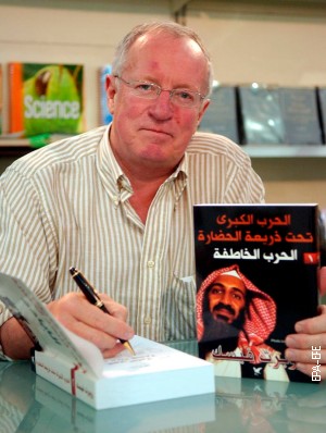Роберт Фиск на промоцији своје књиге у Бејруту 21. априла 2007.