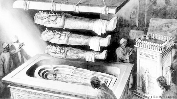 Tutankamonova mumija je sahranjena u nekoliko kovčega, od kojih je poslednji napravljen od čistog zlata 