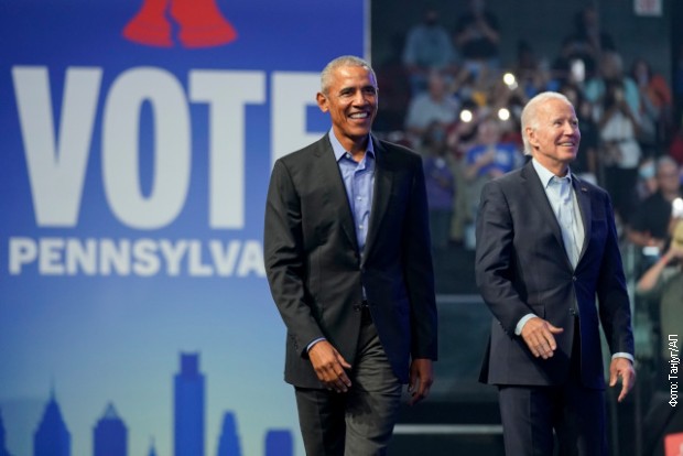 Barak Obama sa Džozefom Bajdenu na skupu u Pensilvaniji