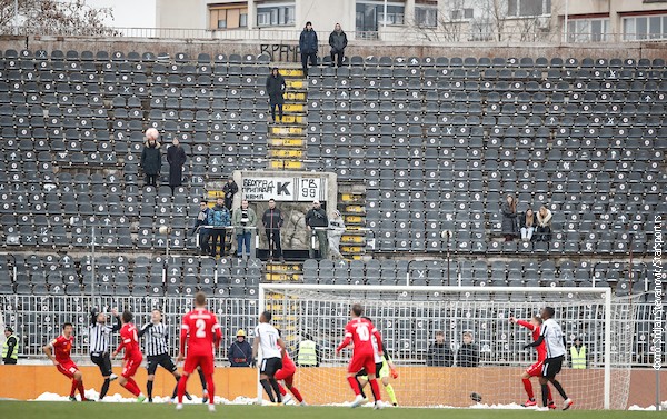 Prazan Jug na duelu Partizana i Radničkog iz Kragujevca