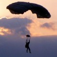 Први падобрански скок изнад “Крова света”