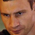 Виталиј Кличко брани титулу против Хеја