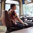 Кад неко у Пекингу украде аутобус, свима је одмах јасно да има 13 година