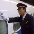 Контролисани осмех јапанских железничара