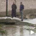 Вода однела део пругe