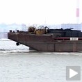 Баржа зуставила саобраћај 