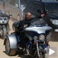 Путин на челу бајкера 