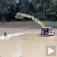 Багер + скије = скијање на води