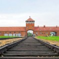 Свет се сећа жртава холокауста