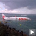 Авион слетео у океан, путници безбедни