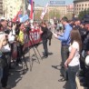 Протест испред Скупштине