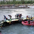 Аутобус пао у реку, 38 погинулих