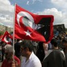 Демонстранти пркосе Ердогану