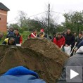 Фудбалери Звезде и ОФК Београда на насипу у Галовици