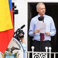 Због Асанжа Вествуд прави ревију у амбасади Еквадора!