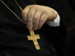 Десет свештеника оптужено због злостављања дечака