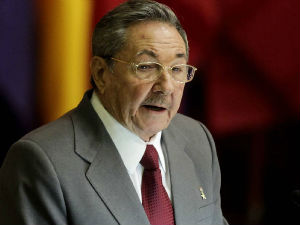 Кастро позвао САД да укину санкције Куби 