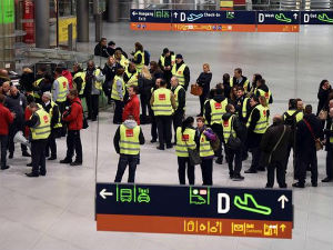 Немачка, десетине летова отказано због штрајка