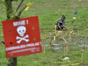 Руси настављају да уклањају мине у Србији