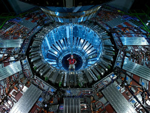 Поново ради Велики хадронски сударач!