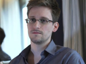 Сноуден: НСА уперила пиштољ у главу сваког Американца