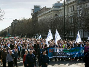 Хиљаде у маршу сећања на жртве Холокауста у Мађарској