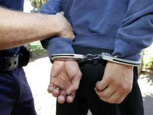 Ухапшен због крађе возила и трговине оружјем