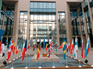 ЕК: Србија ће испливати из рецесије 2016. године