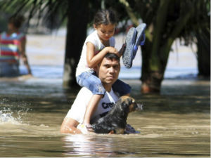 У поплавама у Колумбији страдало 58 особа