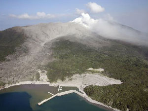 Јапан, вулкан Шиндаке се лагано смирује