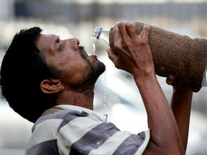 Индија, од врућине умрло 2.330 особа